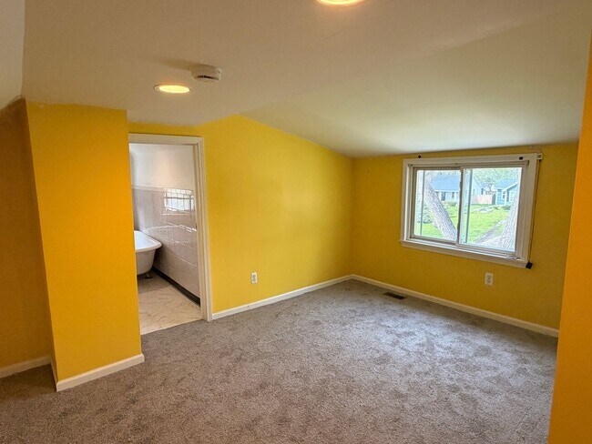 Building Photo - Rehabbed Waterford house available now!
