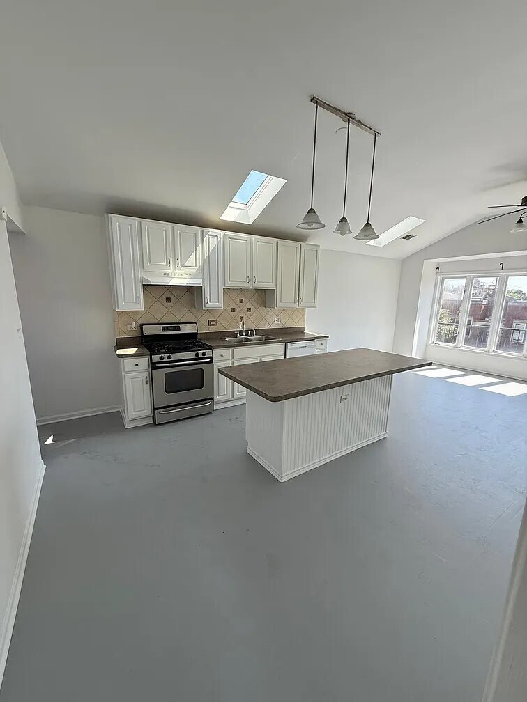 Building Photo - 2448 W Grenshaw St