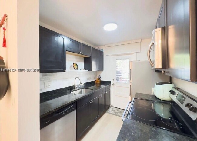 Building Photo - 1120 NE 10th St