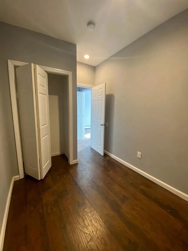 Building Photo - 705 8th St