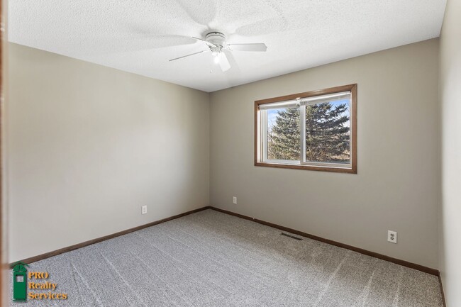 Building Photo - 3 bedroom Townhome in Inver Grove Heights