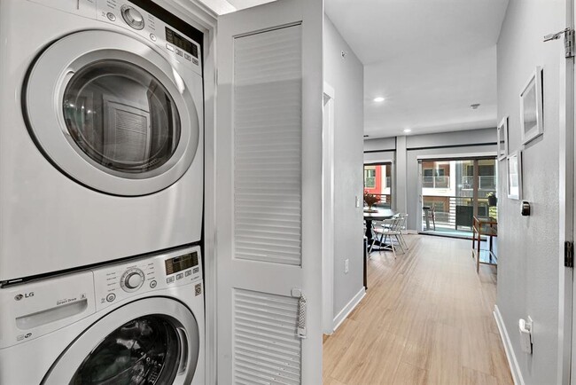 Building Photo - 4361 S Congress Ave