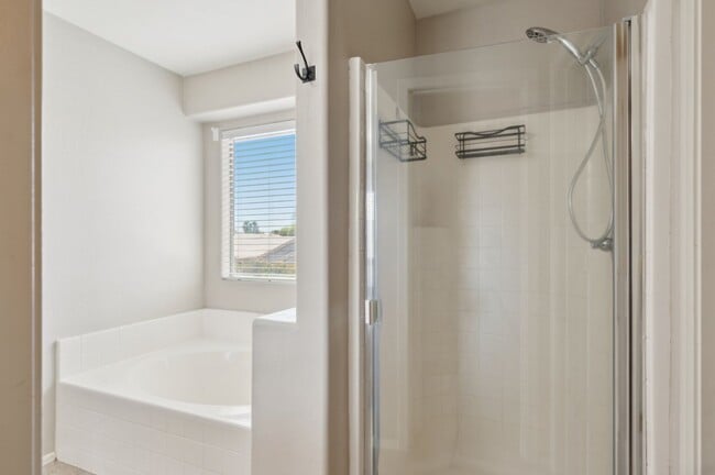Building Photo - 2711 W Jasper Butte Dr