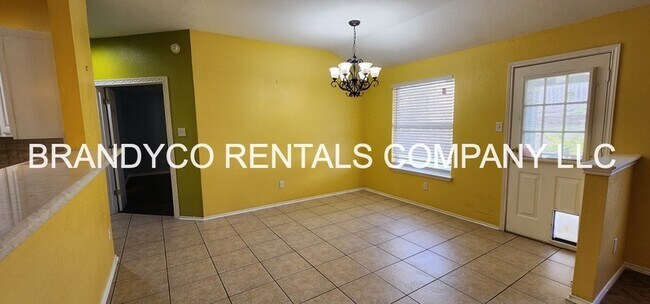Building Photo - 4509 Twin Oaks Cir