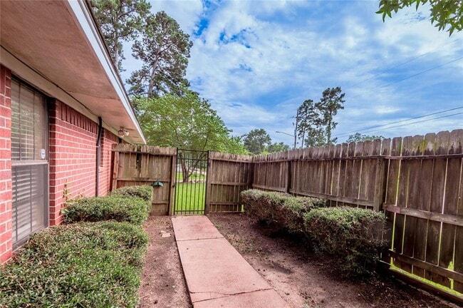 Building Photo - 3011 Sand Dr