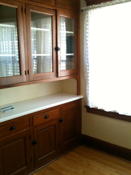 Kitchen - 3333 N Newhall St