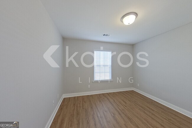 Building Photo - 228 Western Red Cedar Dr