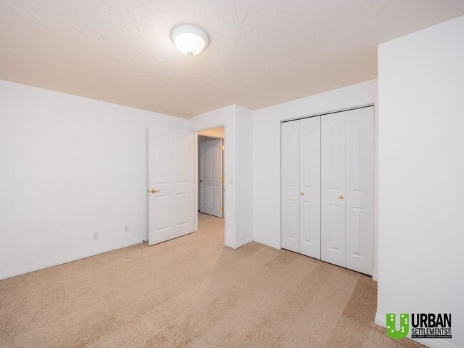 Building Photo - Spacious Glenrose Retreat | 3 Bed + Shop + Private Wooded Setting