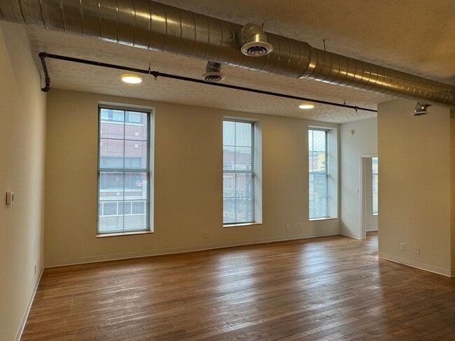 Building Photo - Main Street Loft Apartment