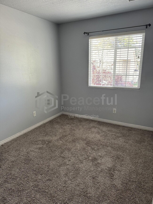 Building Photo - 1541 W Ln Ct