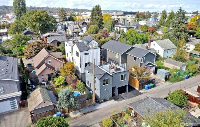 Building Photo - 6918 Flora Ave S