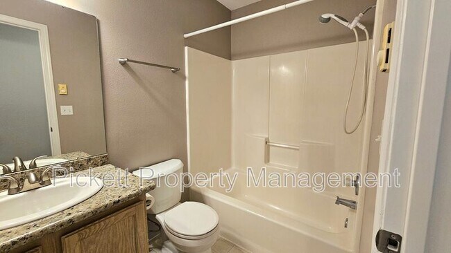 Building Photo - 11389 Symes Rd NW