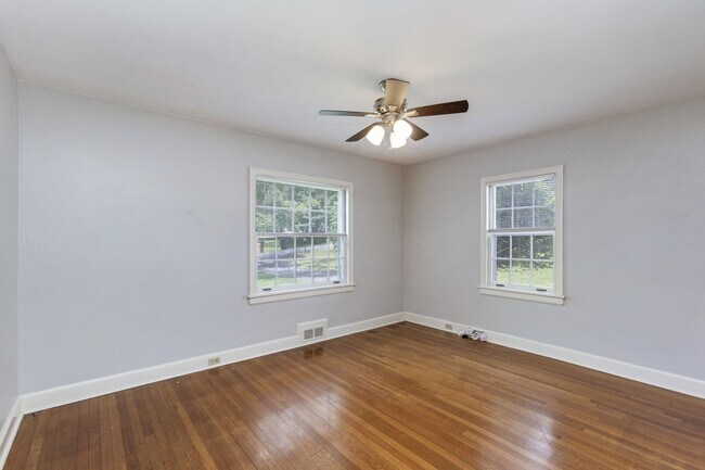 Building Photo - 915 Winston Pl