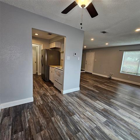 Building Photo - 3931 N Garland Ave