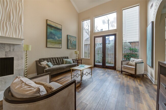 Building Photo - 2527 Potomac Dr