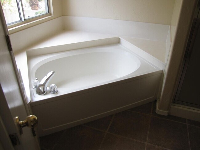 Building Photo - $500 OFF FIRST MONTHS FULL RENT!