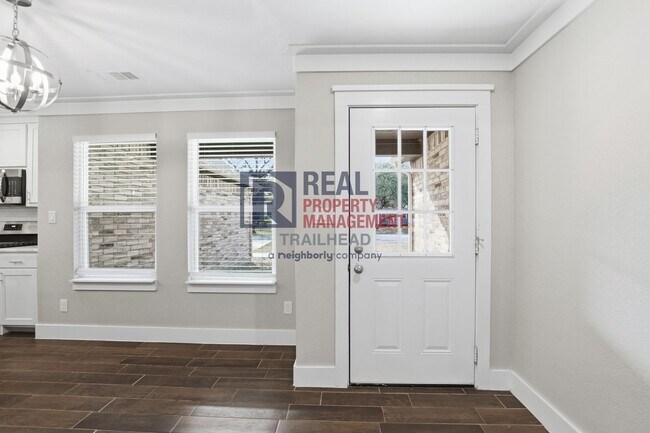 Building Photo - Spacious 3 Bedroom Home in Gated Canyon Creek