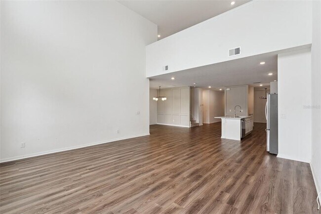 Building Photo - 756 Steerview St