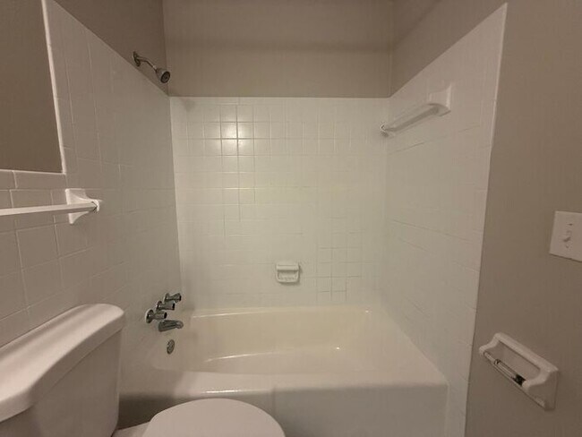 Building Photo - 2 Bedroom Unit was recently renovated. Liv...
