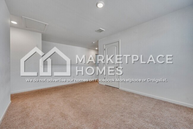 Building Photo - 1027 Park View Dr