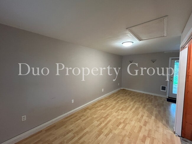 Building Photo - Charming West Eugene Home with Large Yard