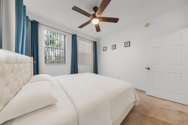 Building Photo - 3245 NE 184th St