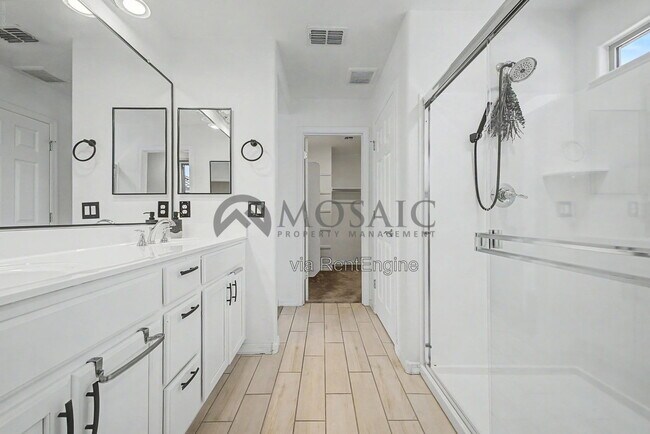 Building Photo - 8317 E Impala Ave