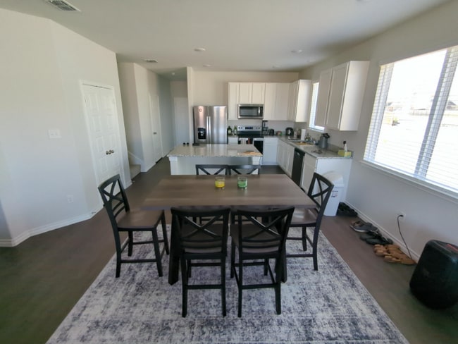 Building Photo - 2436 Dahlia Dr