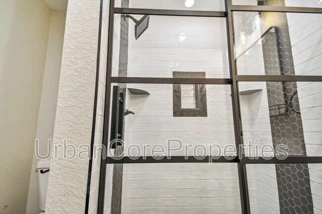 Building Photo - 325 15th Ave NE