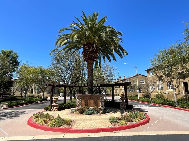 Building Photo - Newly Remodeled 4 Bedroom Townhome in Torrey Highlands - END UNIT