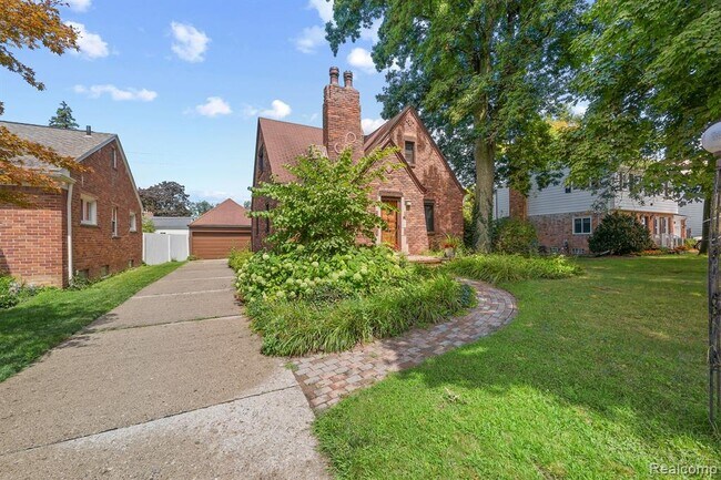 Building Photo - 1516 W Houstonia Ave