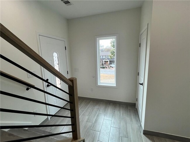 Building Photo - 4500 Kings Lake Dr NE