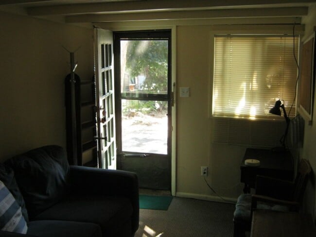 Building Photo - 914 13th St