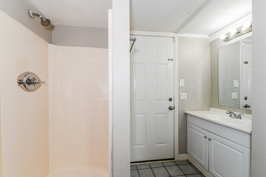 Building Photo - 3410 SE 11th Ave