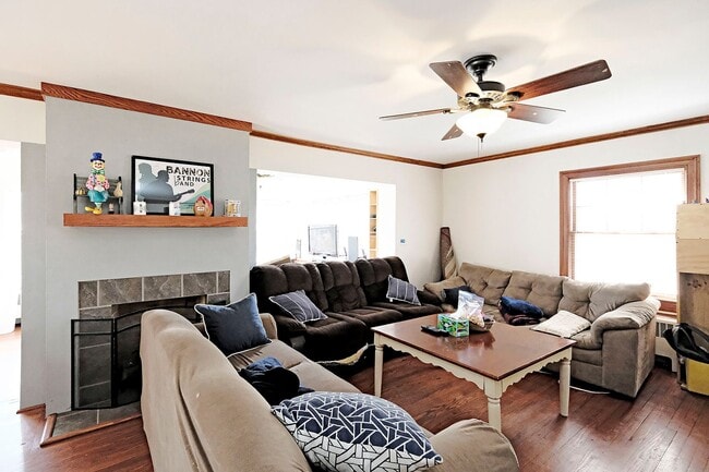 Building Photo - Spacious Fry’s Spring Home – Great Layout for Roommates