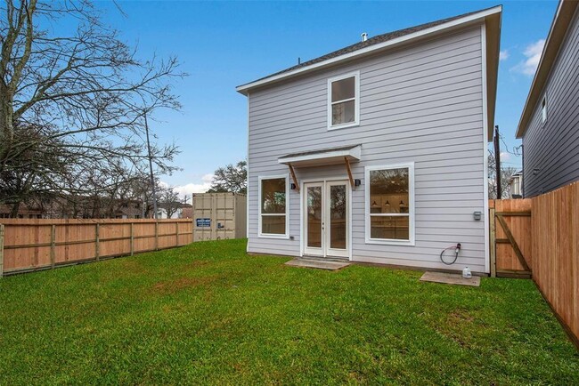 Building Photo - 8415 Mclean St