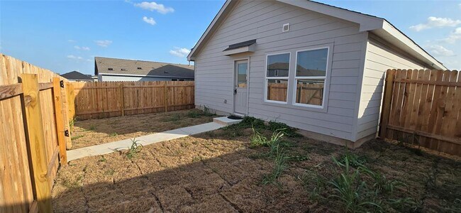 Building Photo - 446 Sormonne Lp
