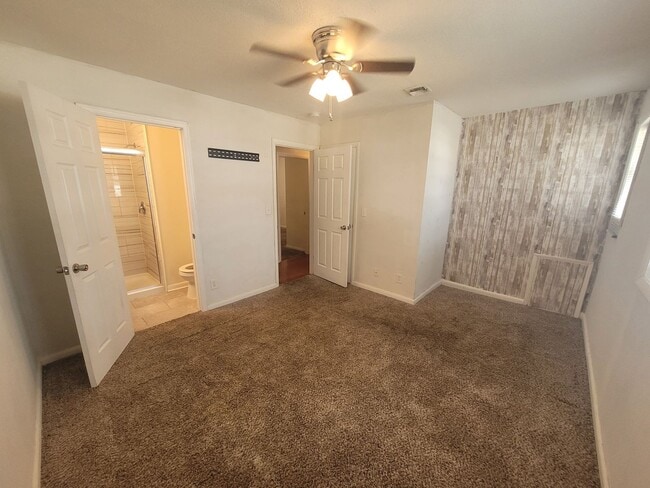 Building Photo - Gorgeous 4 Bedroom Home with Large Fenced Backyard