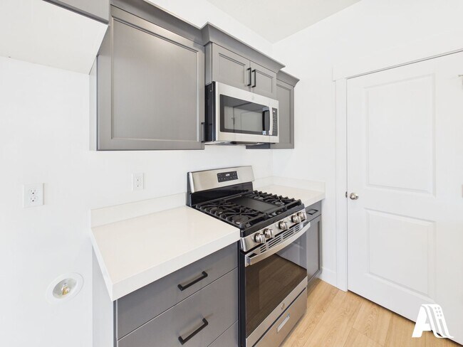 Building Photo - 437 E 650 N