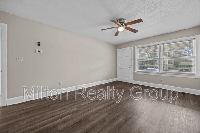 Building Photo - 204 McNeil St