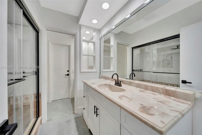 Building Photo - 840 NE 182nd St