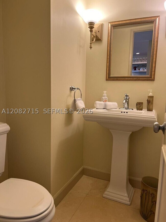Building Photo - 18151 NE 31st Ct