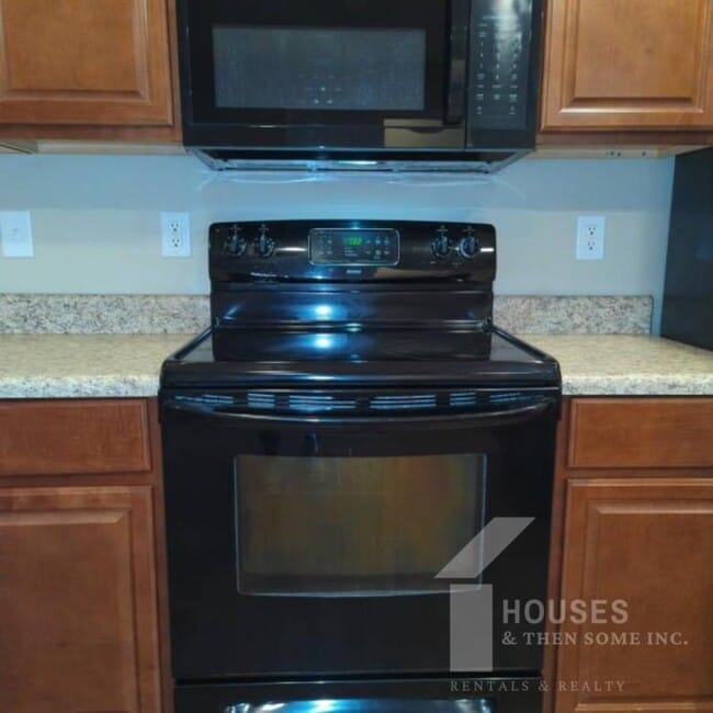 Building Photo - 515 Fairview Rd