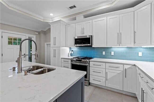 Building Photo - 1841 Gainsborough Dr