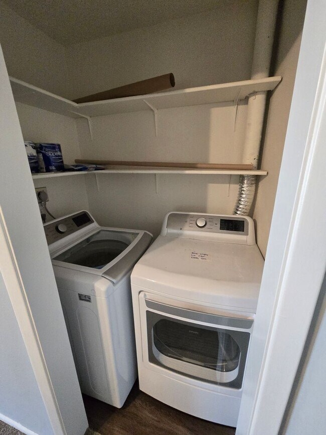 Building Photo - One Bedroom Condo