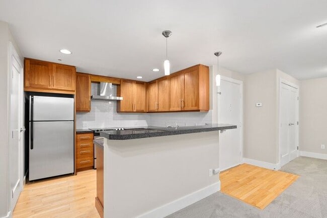Building Photo - Fabulous Urban Retreat Condo in Celebrated...