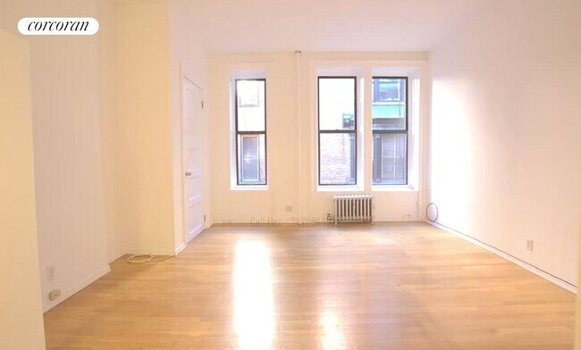 Building Photo - 856 W End Ave