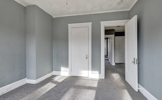 Building Photo - Newly Remodeled Home Available Now!