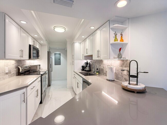 Building Photo - 3000 N Ocean Dr