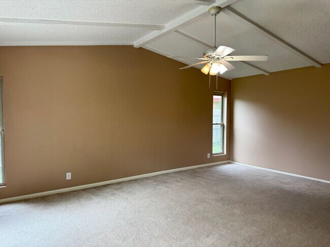 Building Photo - 102 Dalewood Dr